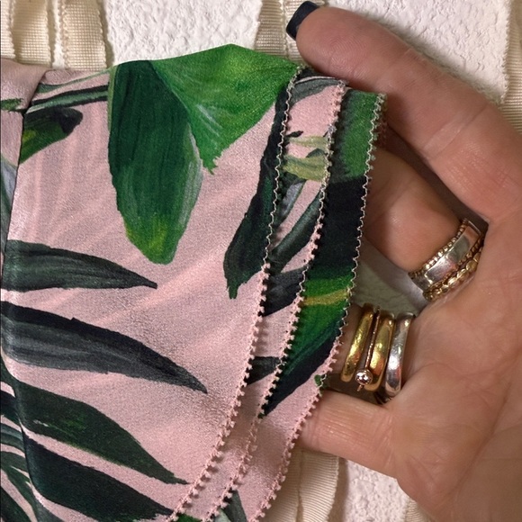 Alice + Olivia Randa Ruffle Henly Top in Silk Palm Print Size XS - Picture 4 of 13